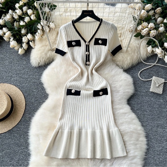 Dresses & Skirts - Elegant Black and White Knit Dress